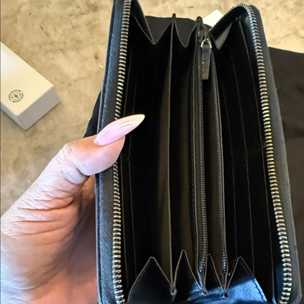 Gucci Black Leather Wallet with Gold Logo - Picture 4 of 8